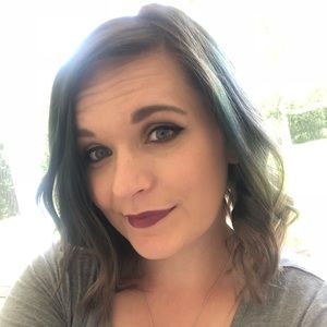 Meet your Posher, Tia